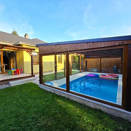 Vila Max - Whirlpool & Bazen & Sauna เวลเก โลซีนี ภายนอก รูปภาพ