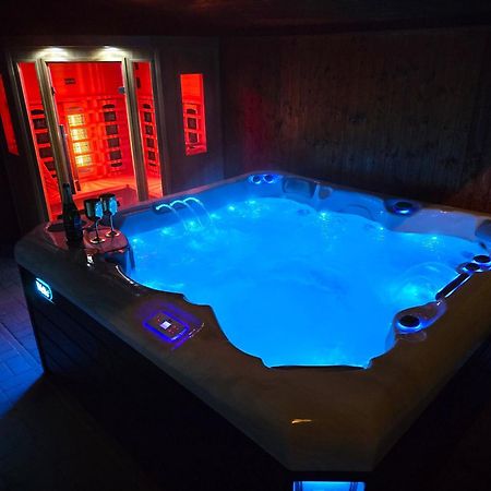 Vila Max - Whirlpool & Bazen & Sauna เวลเก โลซีนี ภายนอก รูปภาพ