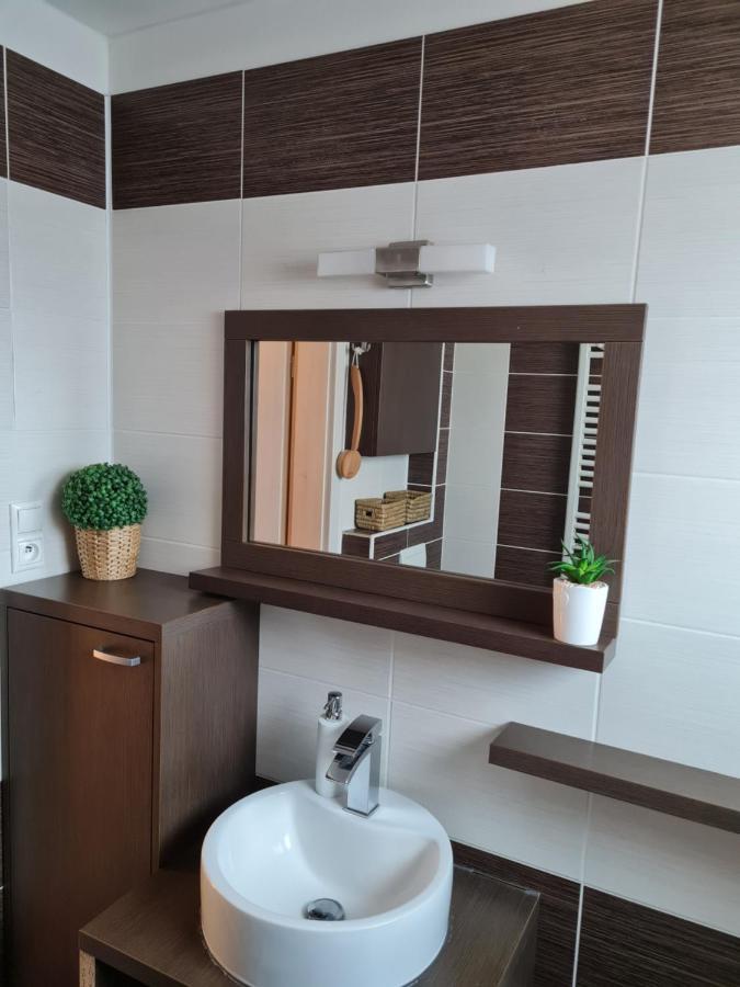 Vila Max - Whirlpool & Bazen & Sauna เวลเก โลซีนี ภายนอก รูปภาพ