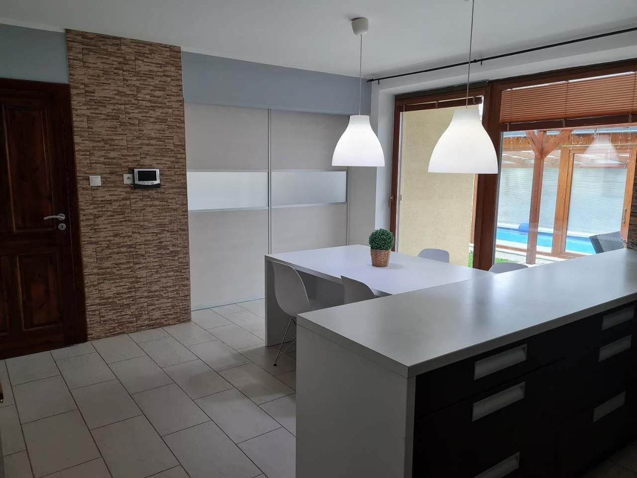Vila Max - Whirlpool & Bazen & Sauna เวลเก โลซีนี ภายนอก รูปภาพ