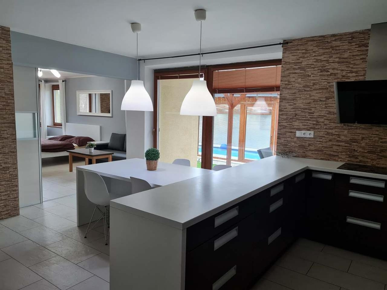 Vila Max - Whirlpool & Bazen & Sauna เวลเก โลซีนี ภายนอก รูปภาพ