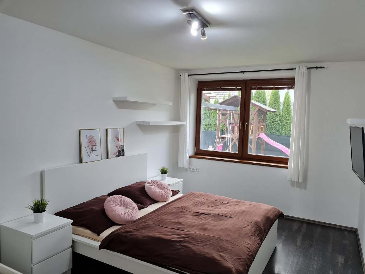 Vila Max - Whirlpool & Bazen & Sauna เวลเก โลซีนี ภายนอก รูปภาพ