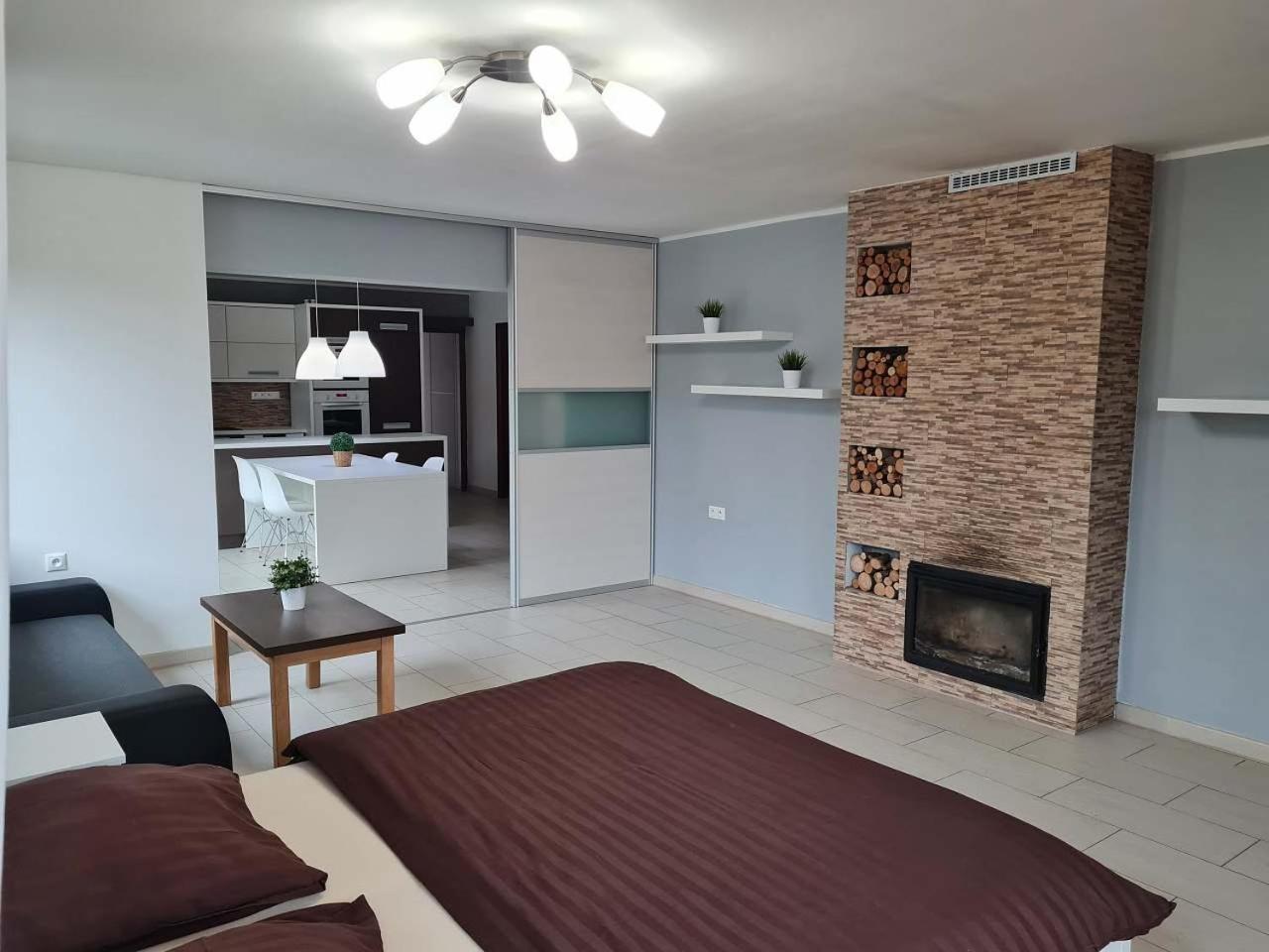 Vila Max - Whirlpool & Bazen & Sauna เวลเก โลซีนี ภายนอก รูปภาพ