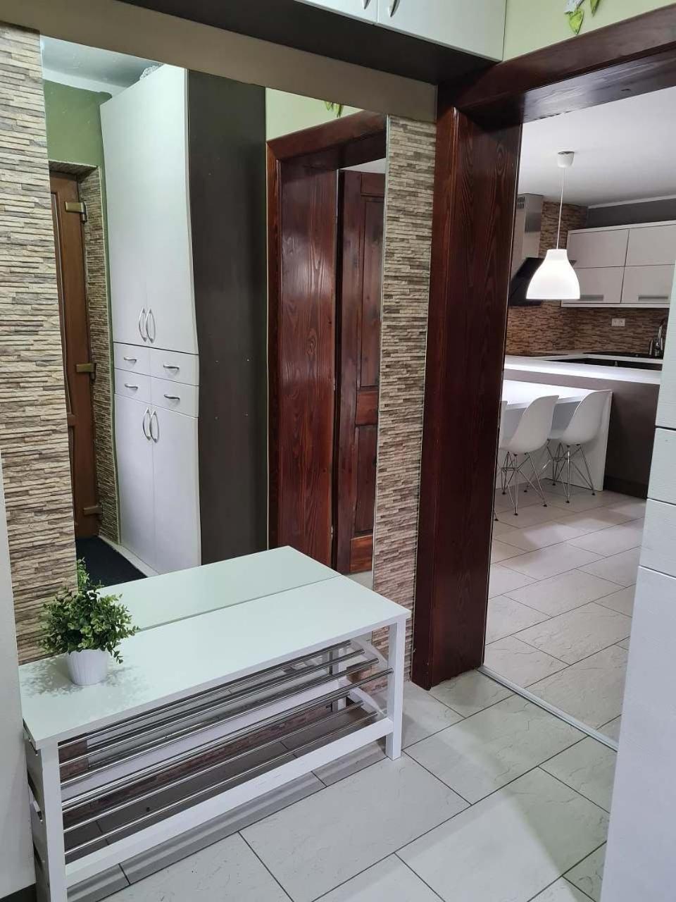 Vila Max - Whirlpool & Bazen & Sauna เวลเก โลซีนี ภายนอก รูปภาพ
