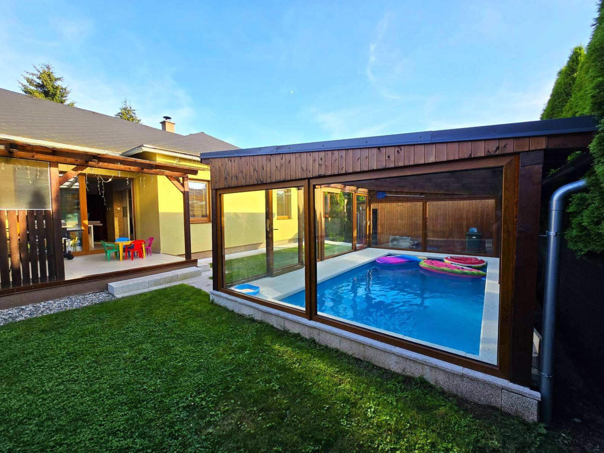 Vila Max - Whirlpool & Bazen & Sauna เวลเก โลซีนี ภายนอก รูปภาพ
