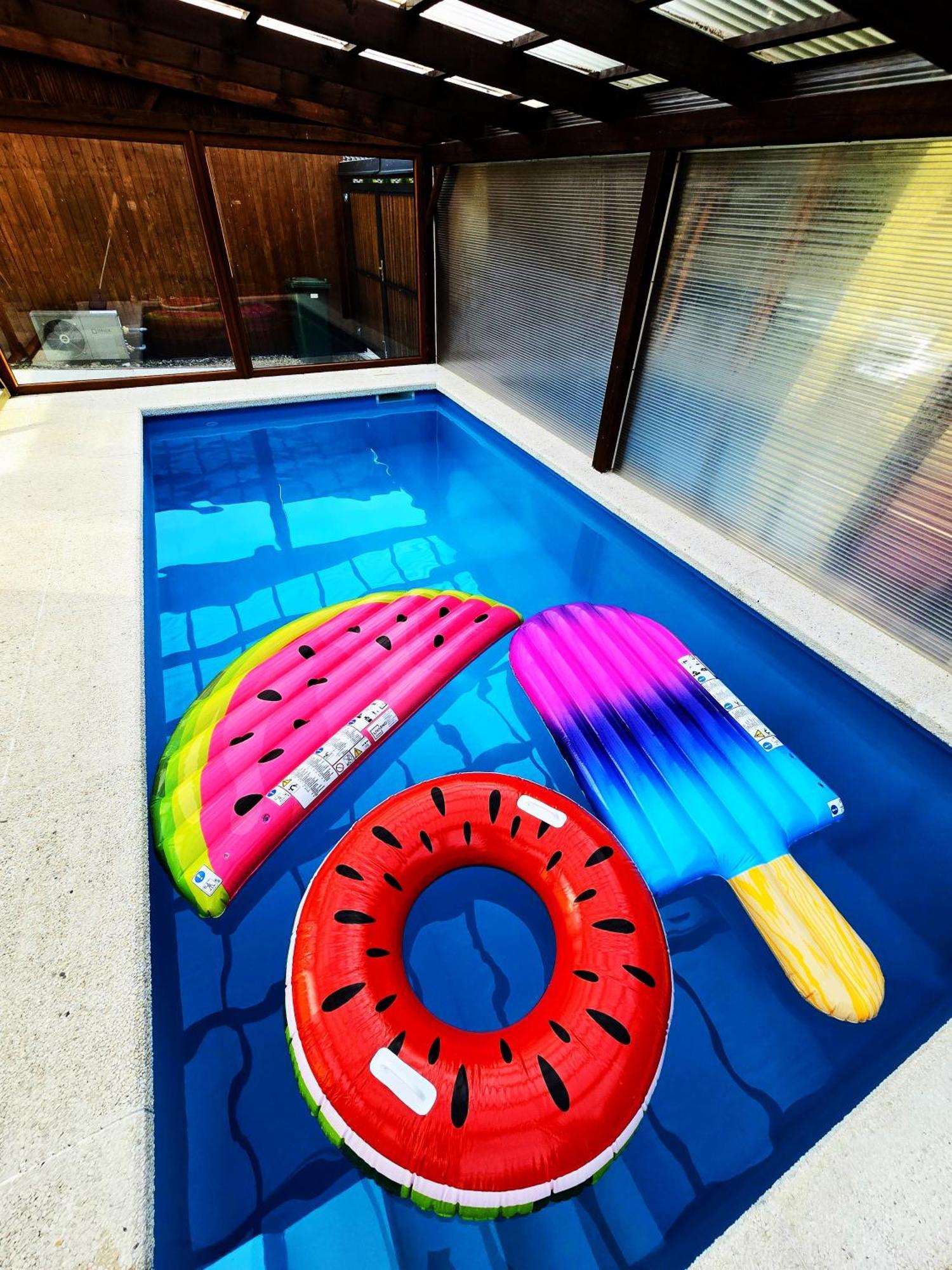Vila Max - Whirlpool & Bazen & Sauna เวลเก โลซีนี ภายนอก รูปภาพ