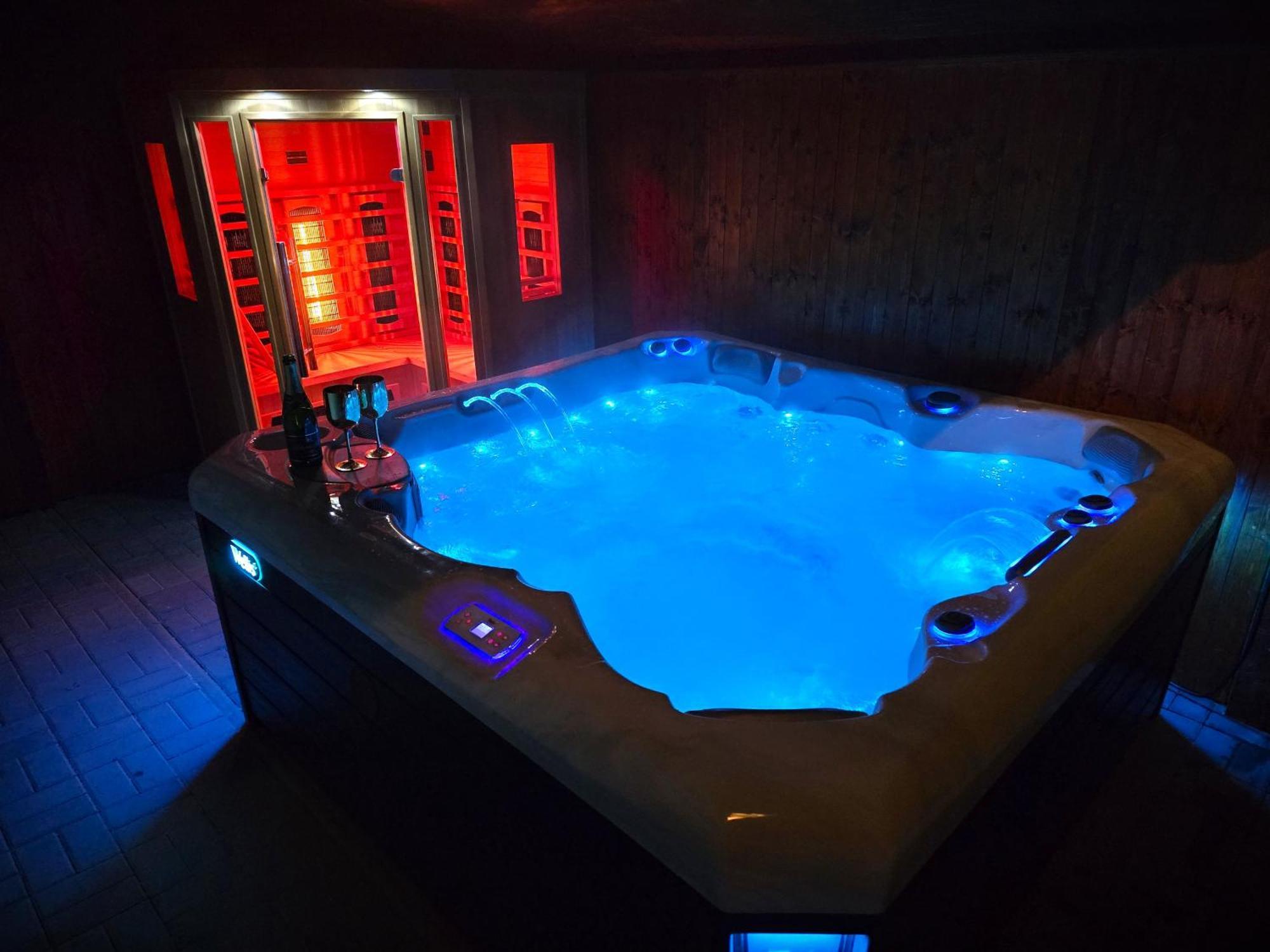 Vila Max - Whirlpool & Bazen & Sauna เวลเก โลซีนี ภายนอก รูปภาพ